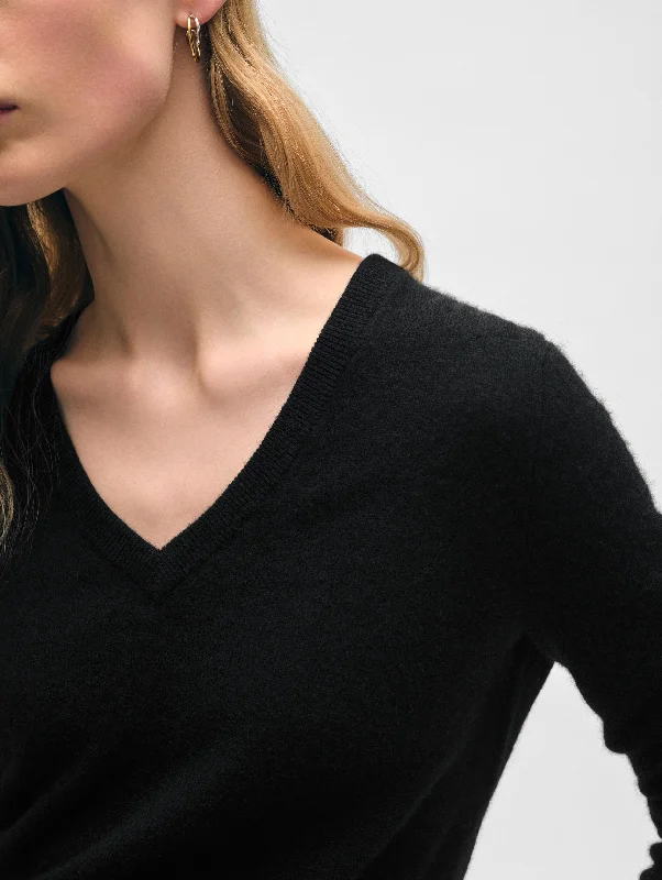 Essential Cashmere V Neck