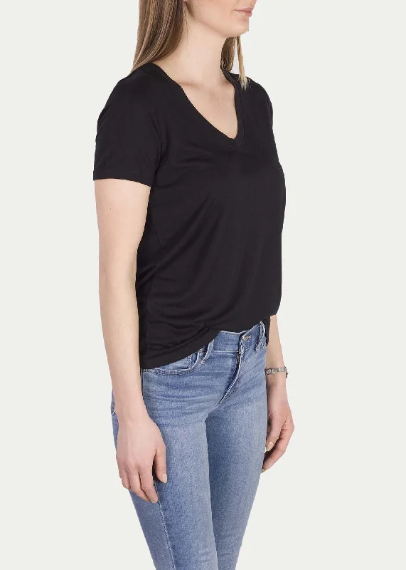 Essential V-Neck (Black)